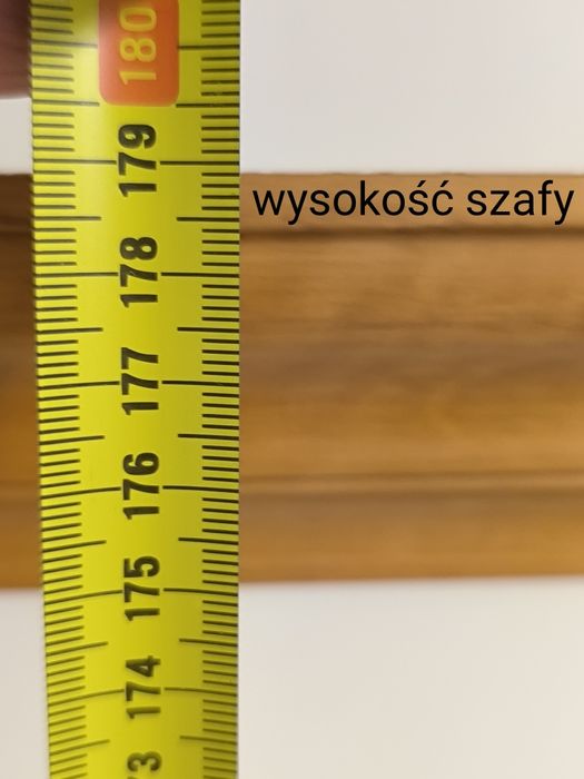 Szafa komoda stoliczek z krzesłami