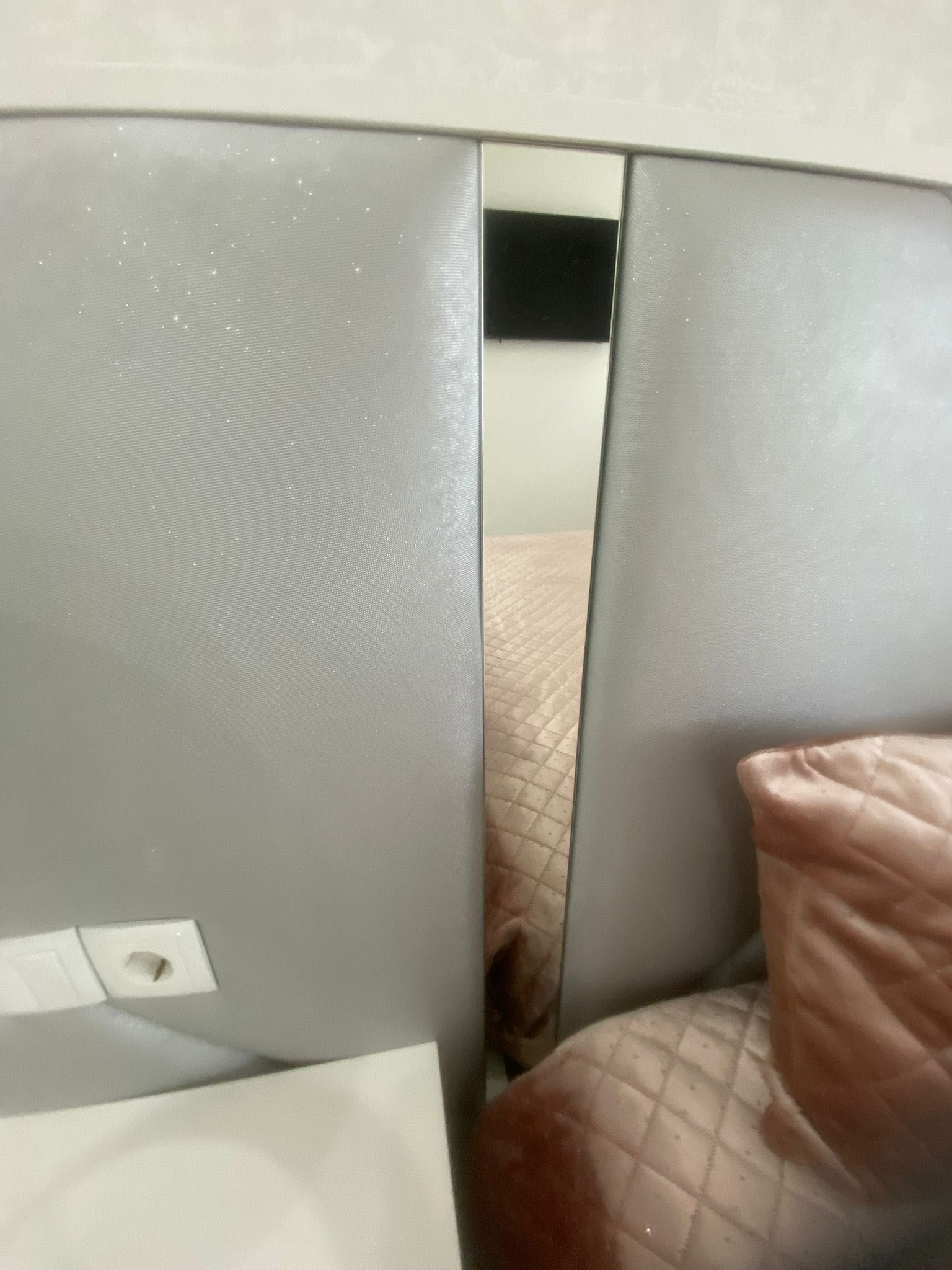 Cama com estrado elevatório + Mesas cabeceira