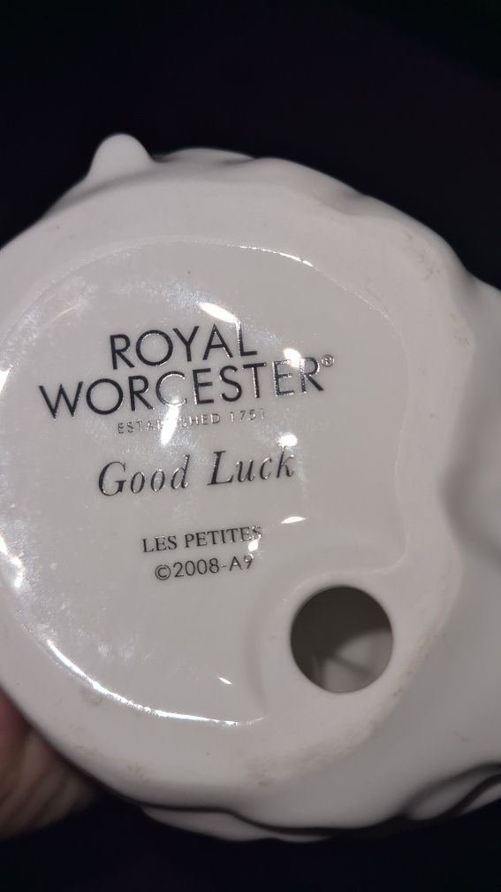 GOOD LUCK porcelanowa dama Royal Worcester