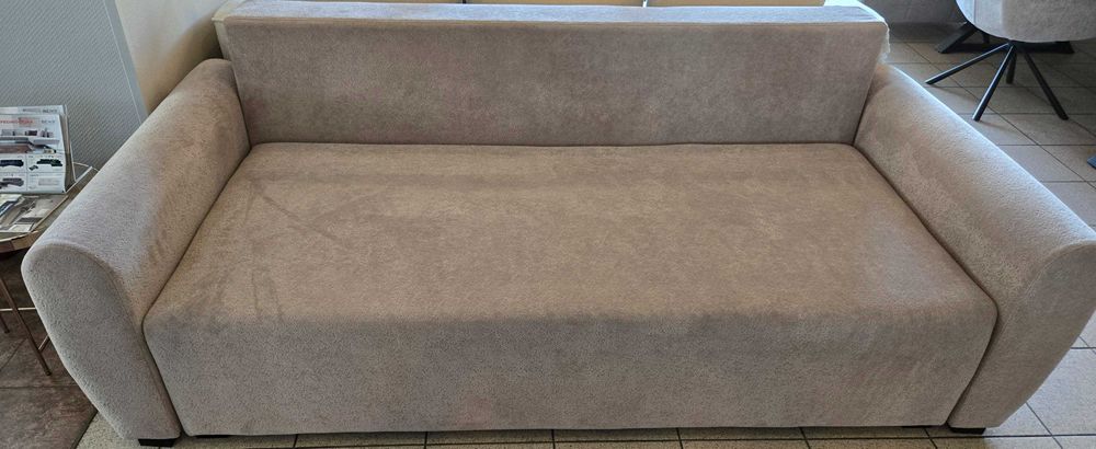 Sofa z bardzo dużym spaniem 168 cm CARMEN