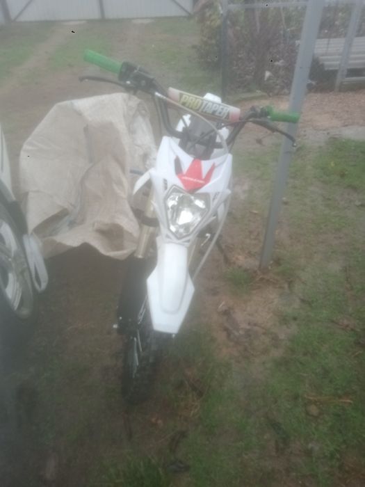 Питбайк 12-13 лет срочна !!! Заберёте до нового года цена 20 к