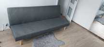 Szara rozkładana sofa
