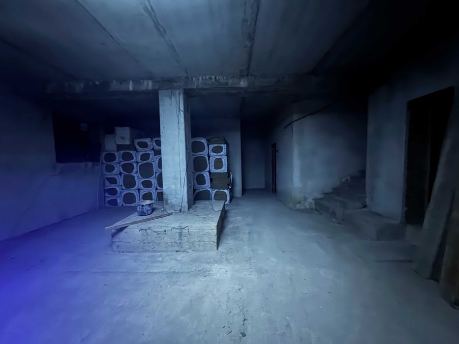 Продається комерційне приміщення вільного призначення в центрі!