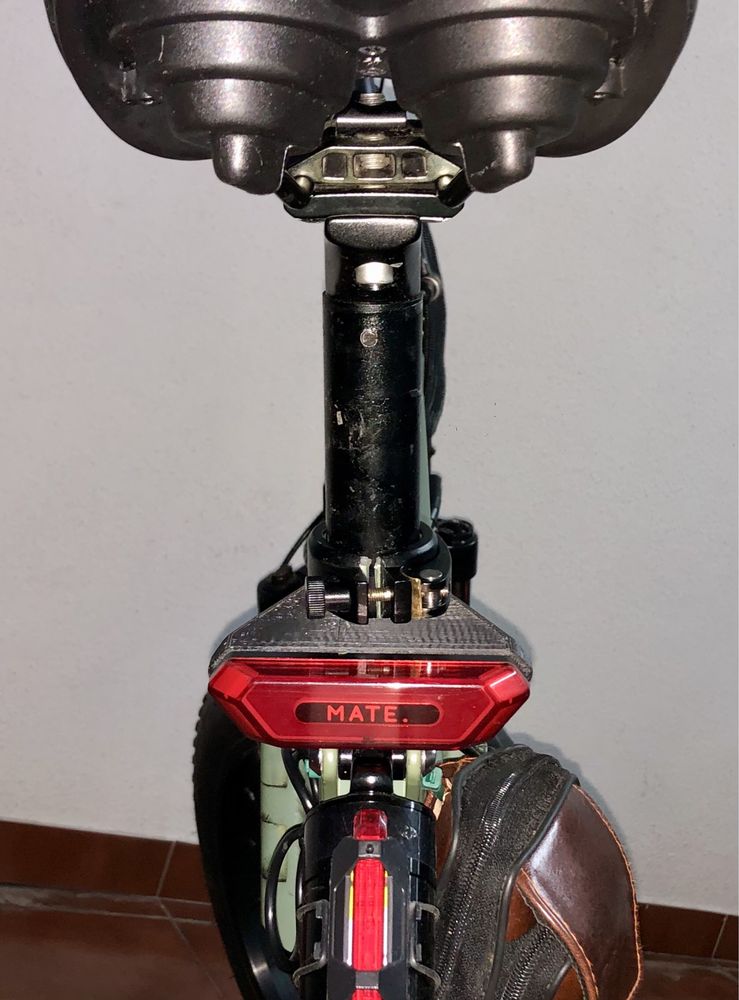 Suporte para luz traseira Mate X (apenas suporte, sem luz)