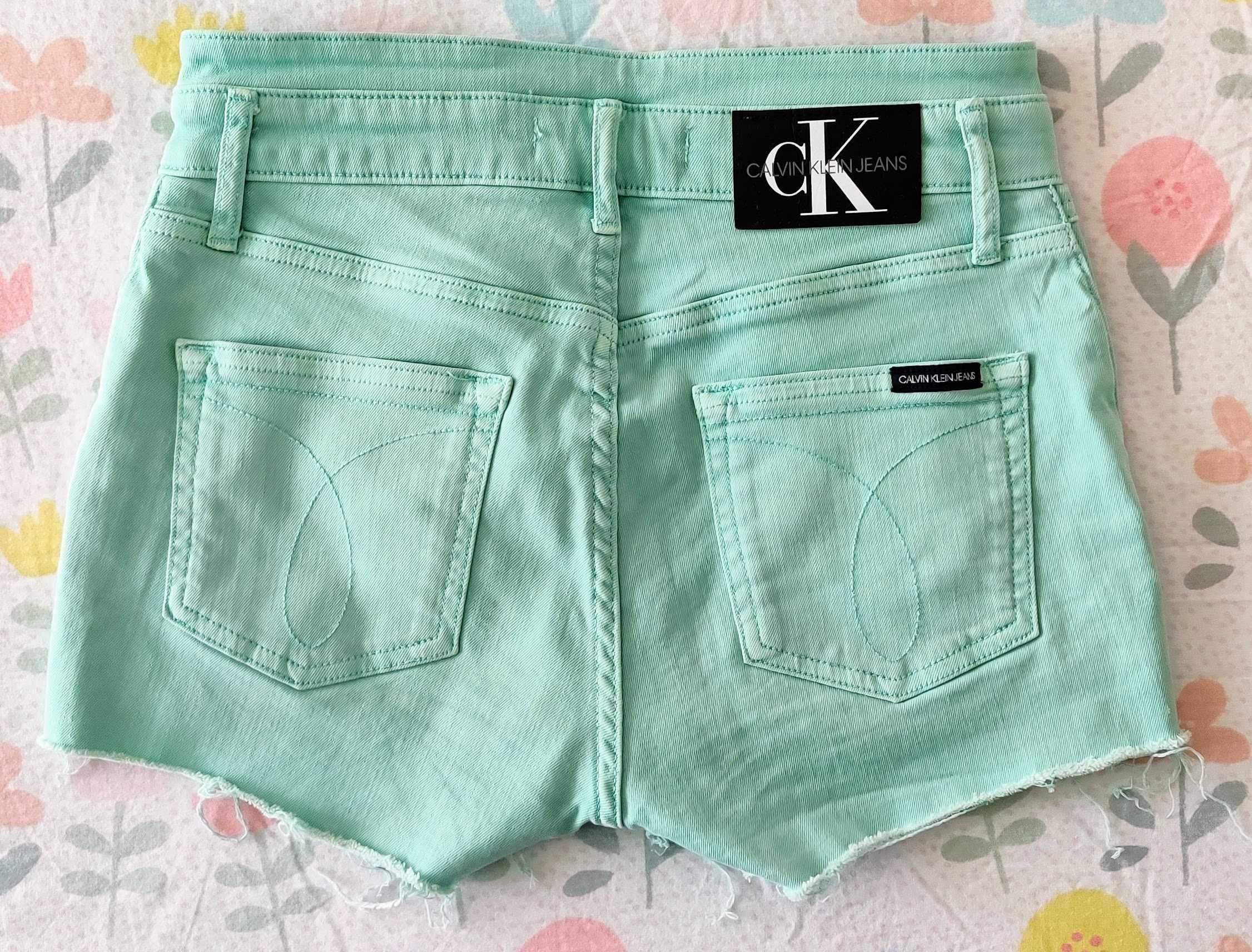 Calções para menina (Calvin Klein)