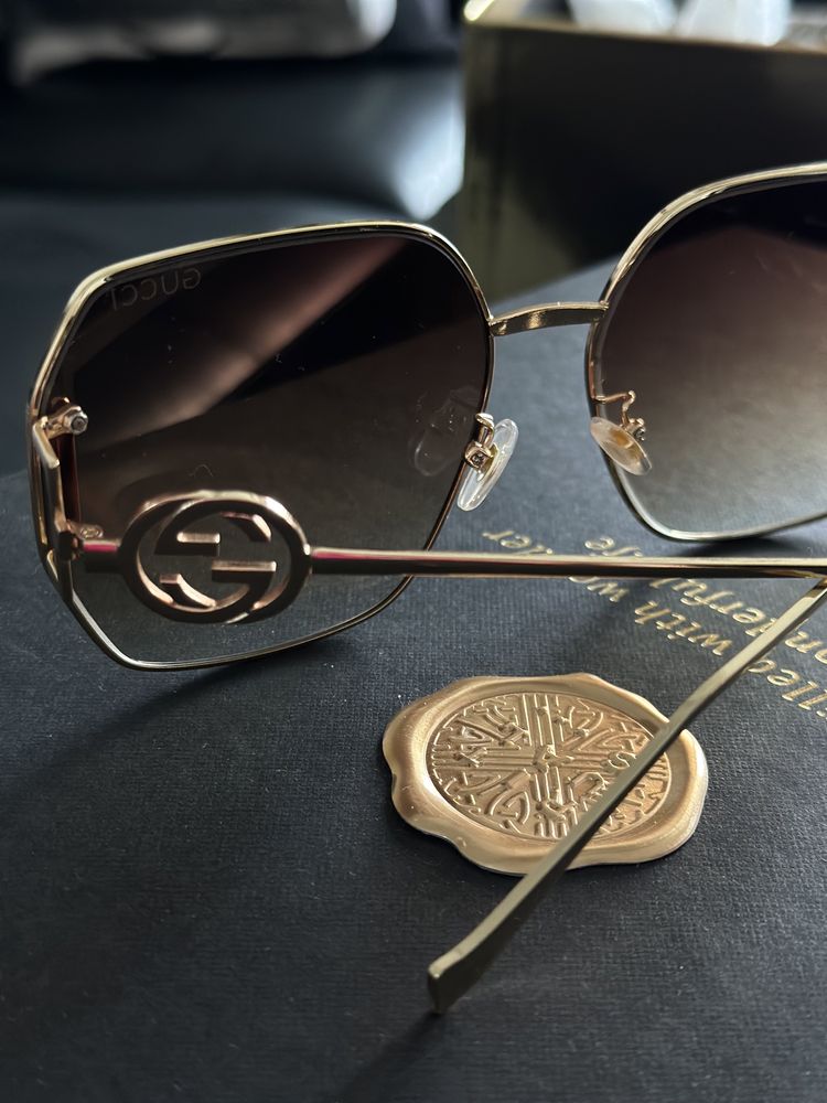 Gucci okulary przeciwsłoneczne z logo na bokach