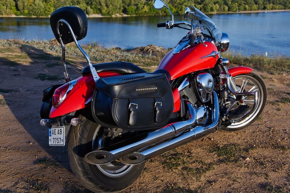 Kawasaki VN 900 Vulcan Custom Red