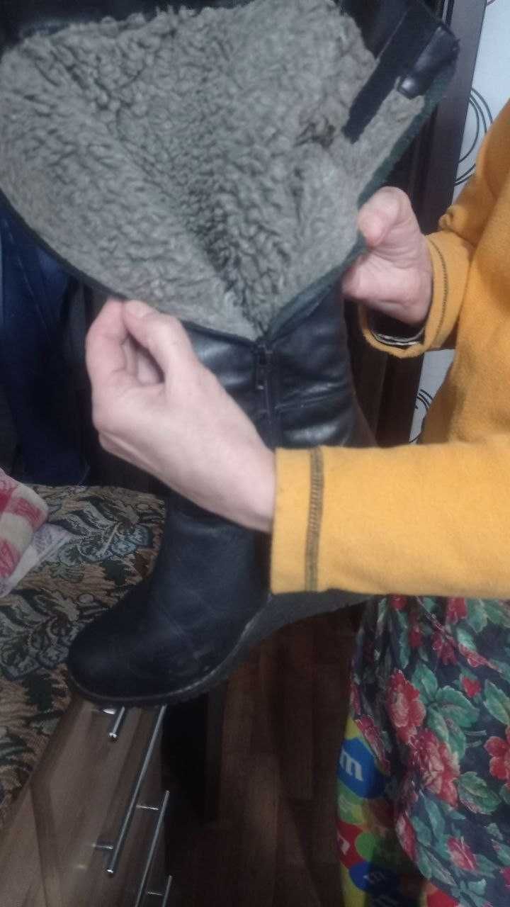 Продам три пары кожаных сапог