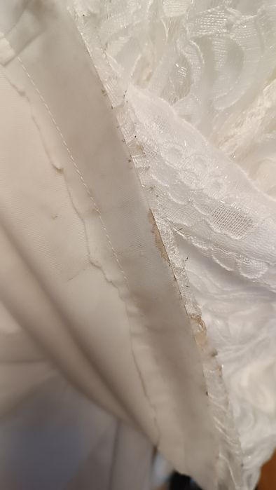 Magiczna suknia ślubna z koronki i kryształków