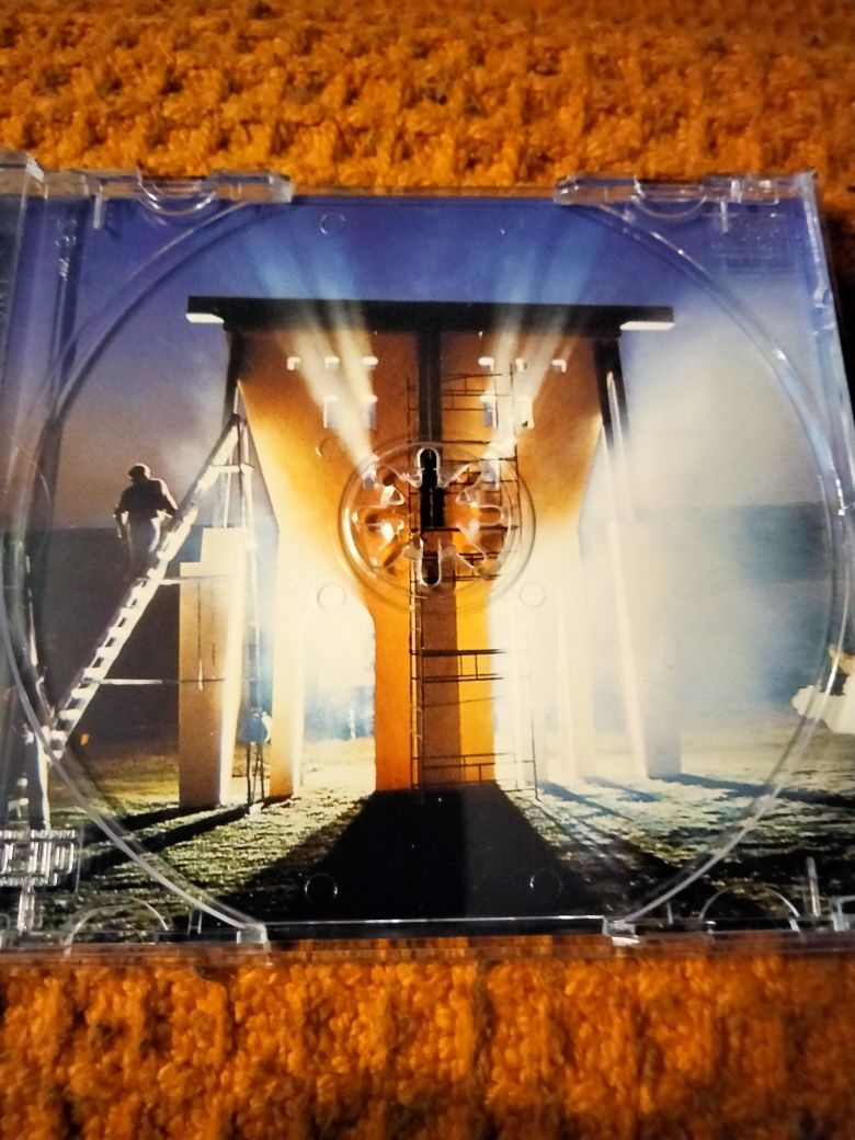 Płyta CD grupy Ultravox pt. Monument The Soundtrack . Stan idealny .