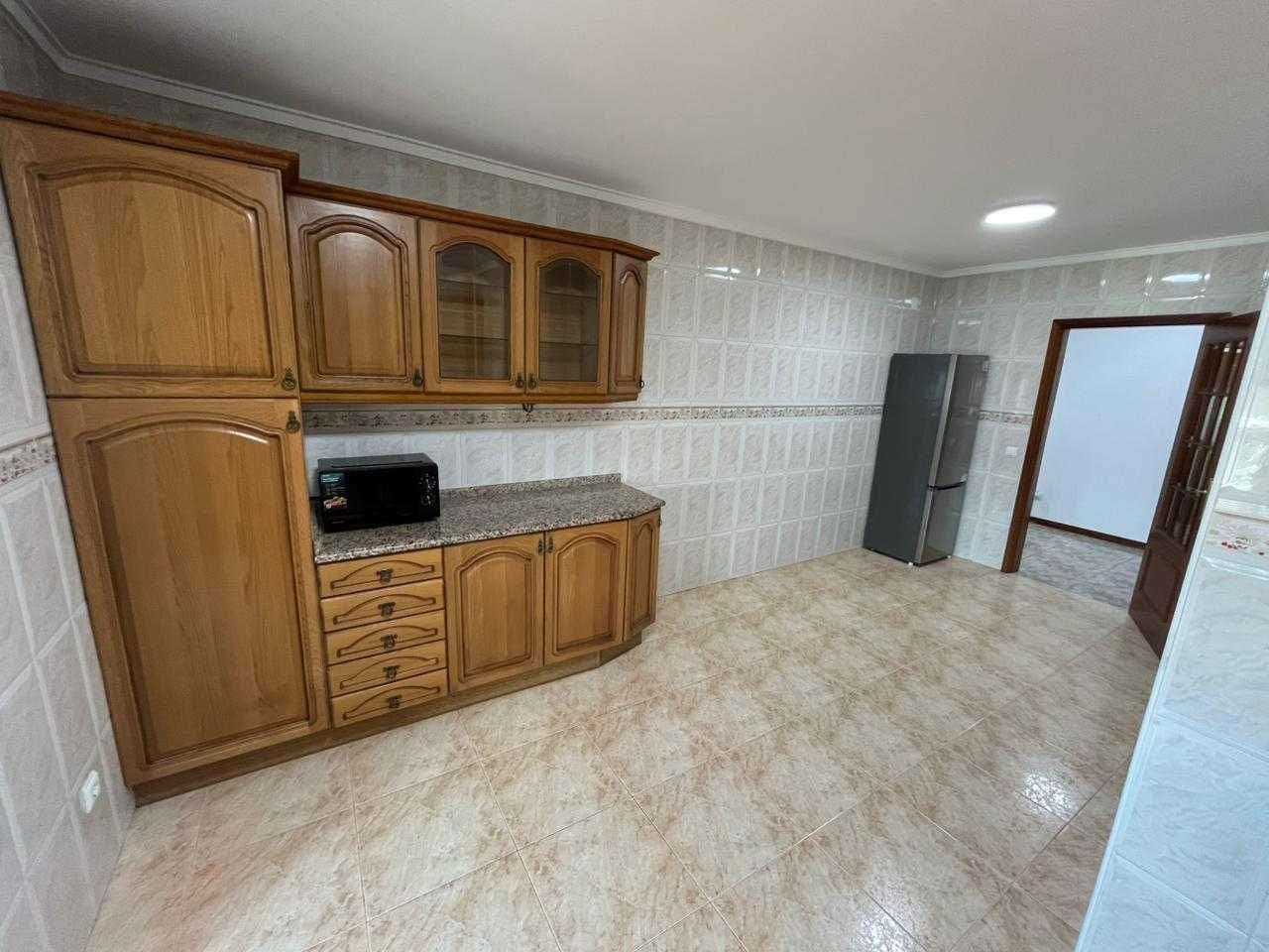 Arrendar Apartamento T3 178 m + Garagem 18m - 3 casas de banho 2 Suite