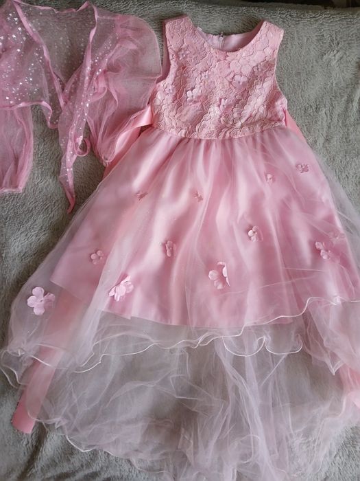 Дуже гарна сукня на принцесу 6 років