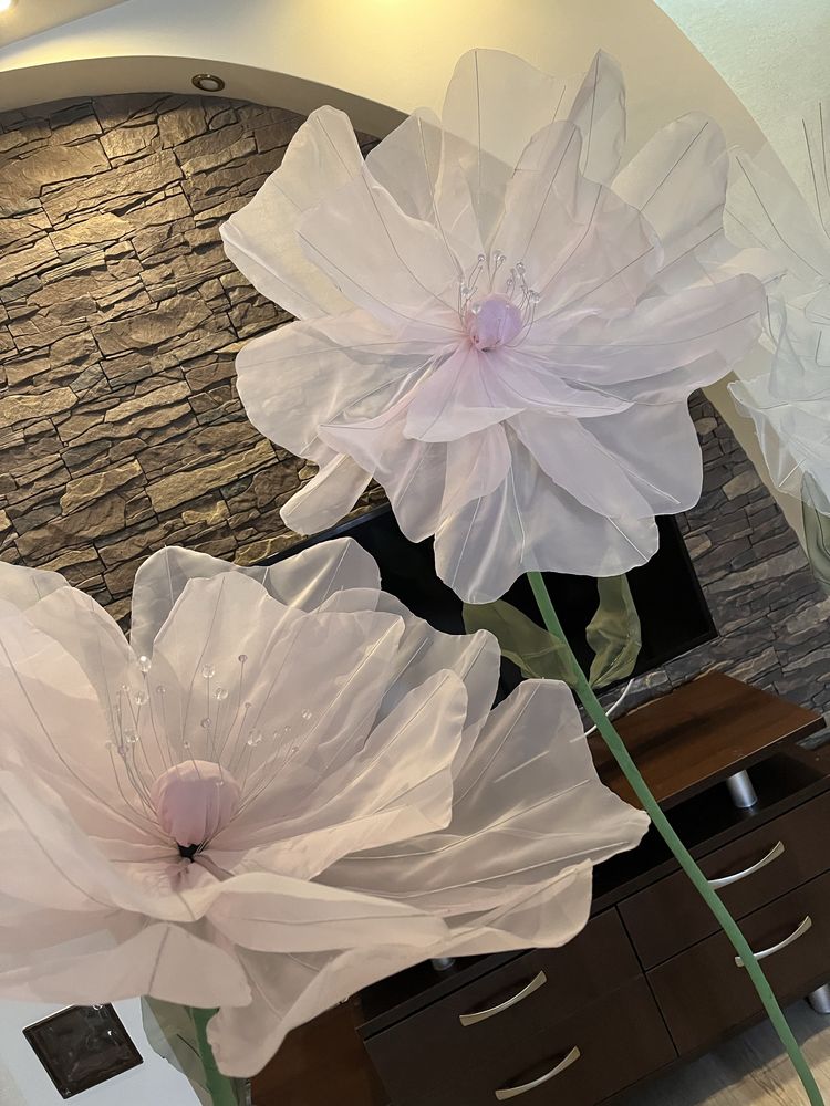 Квіти з органзи. Цветы из органзы. Фотозона
