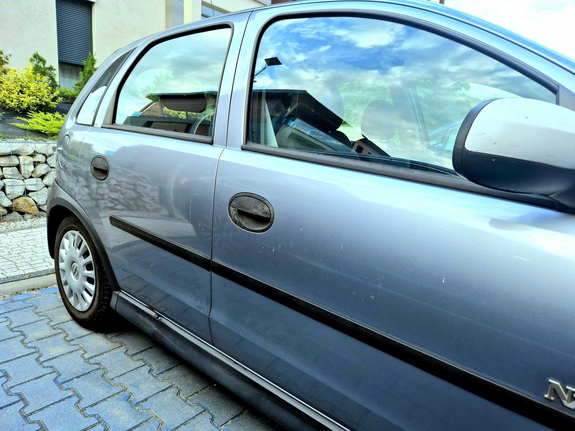 Opel corsa C 1.2 N-Joy 2003 niski przebieg