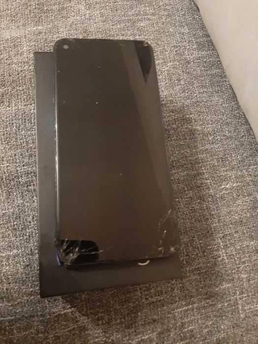 Motorola G8 XT2045-2 4/64 gb uszkodzony Moto G 8