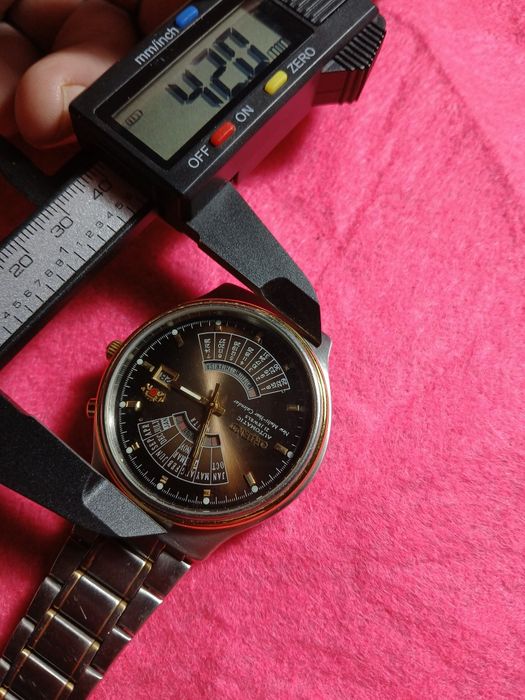 Relógio oriente automático