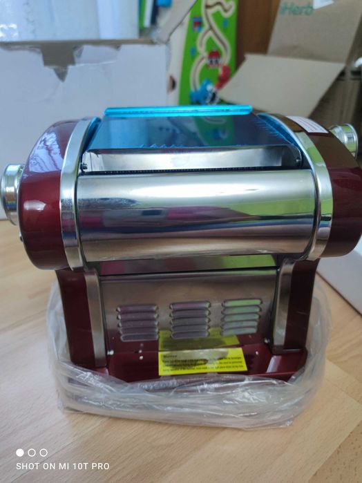 Elektryczna maszynka do robienia makaronu