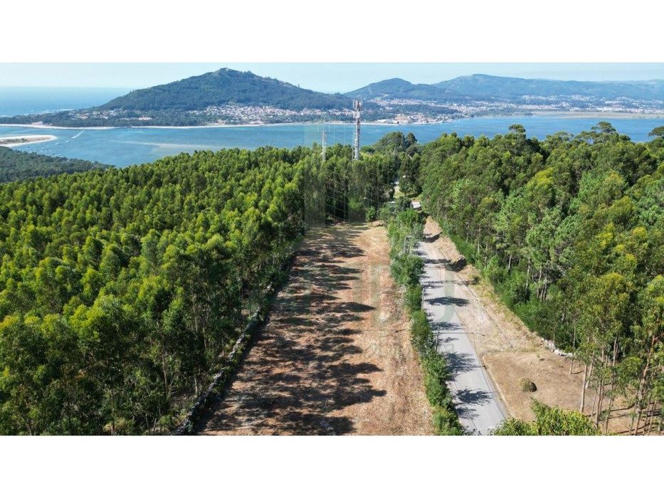 Terreno de construção, perto do Monte de Santo Antão!