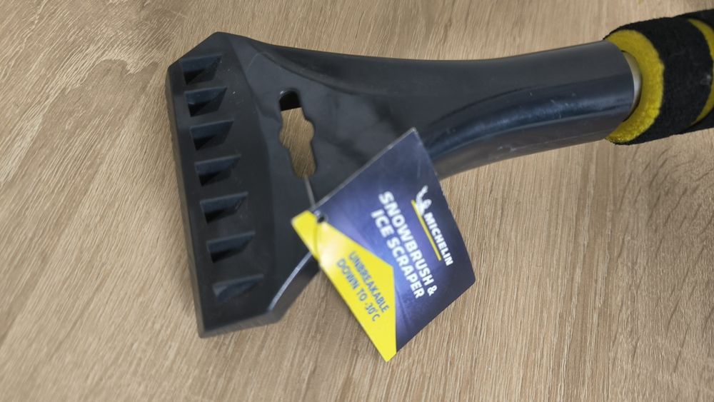 Щітка для снігу зі скребком Michelin