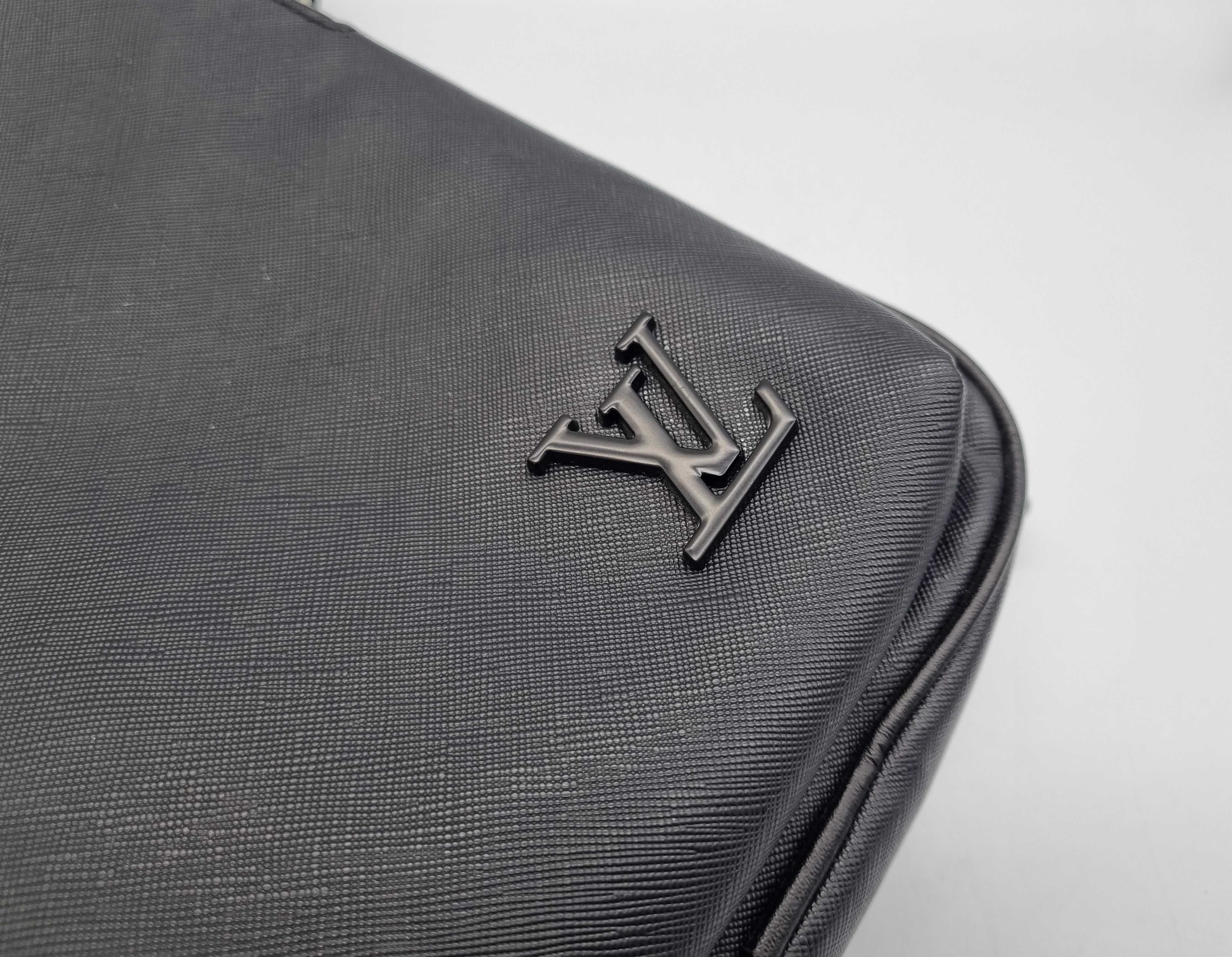 Нагрудна сумка слінг Louis Vuitton. сумка нагрудная слинг LV