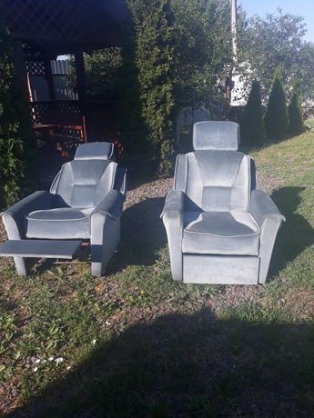 Два розкладні крісла