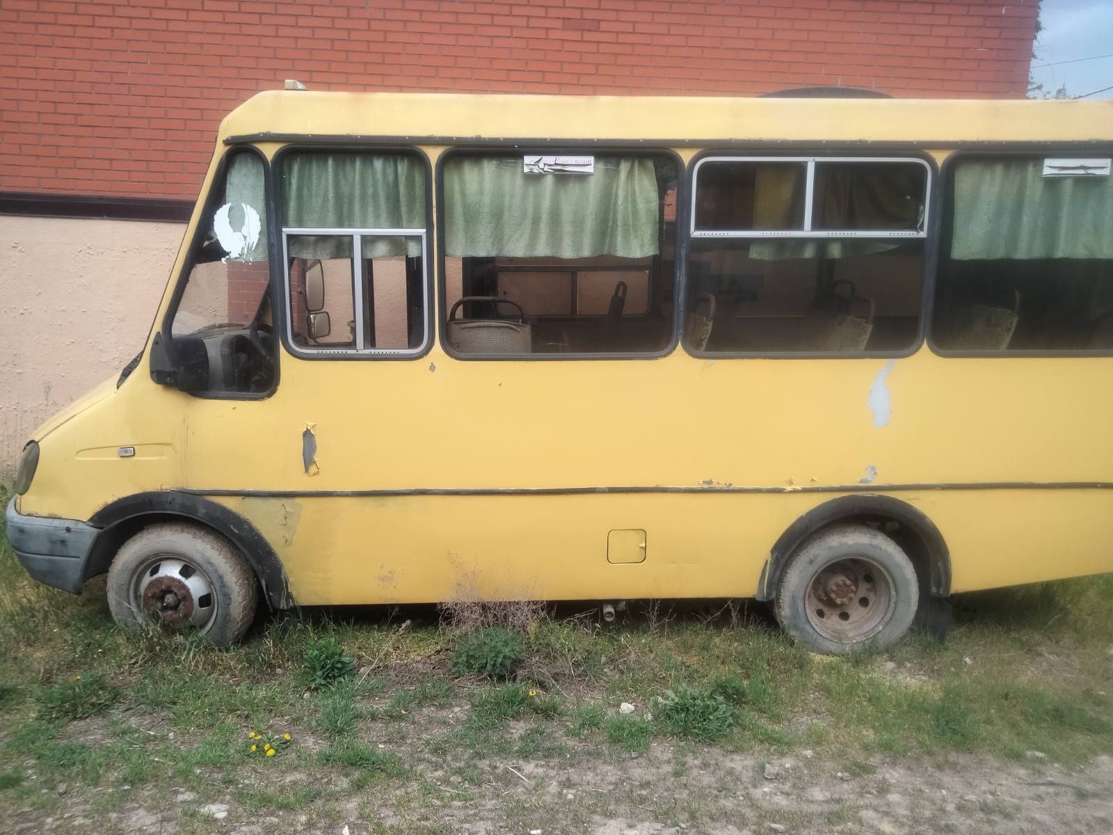 Автобус БАЗ 2215