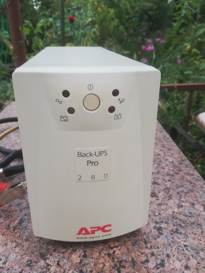 Источник бесперебойного питания Apc Back Pro 280