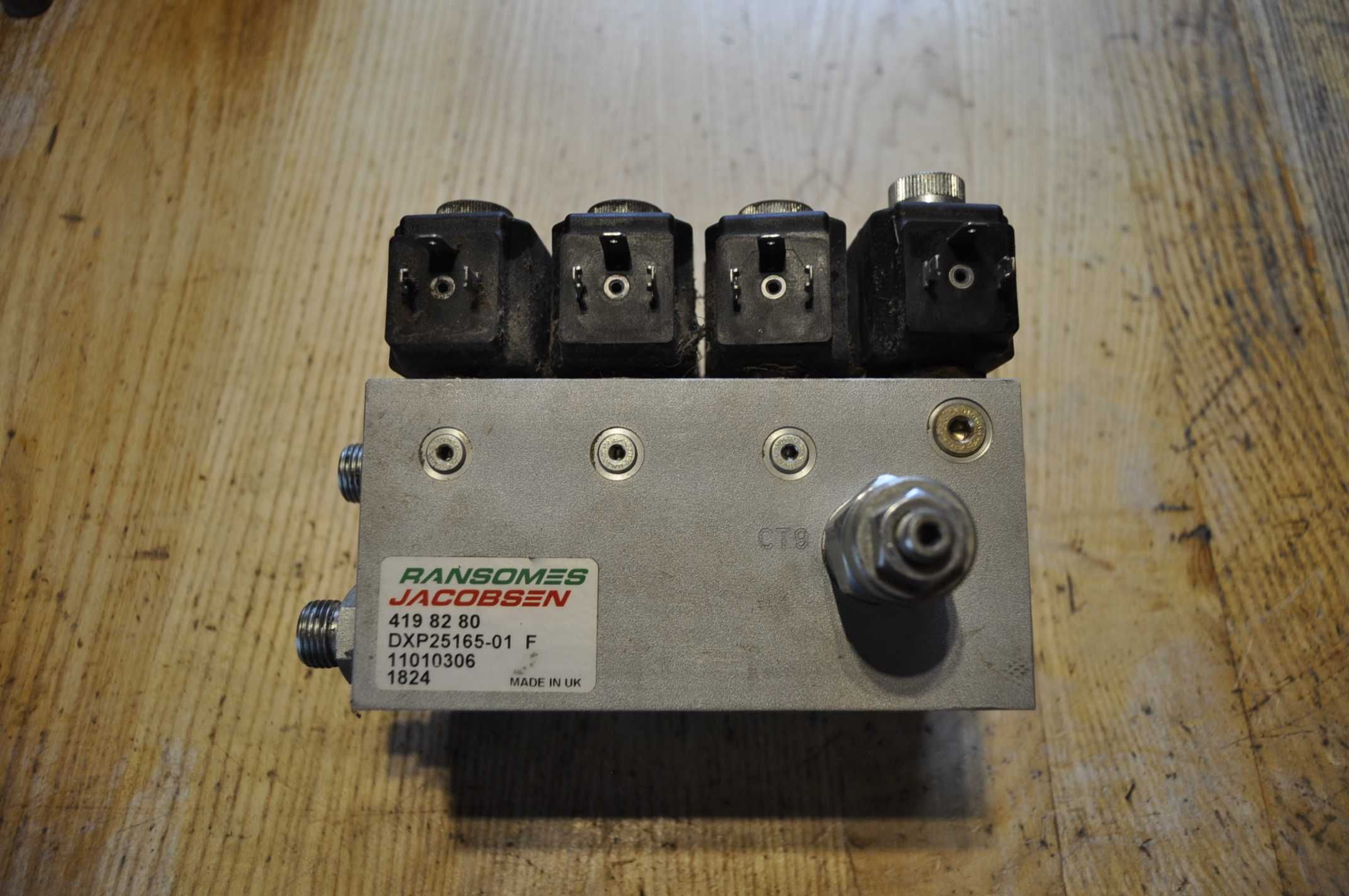 Kosiarka Ransomes , Jacobsen rozdzielacz hydrauliczny z elektrozaworam