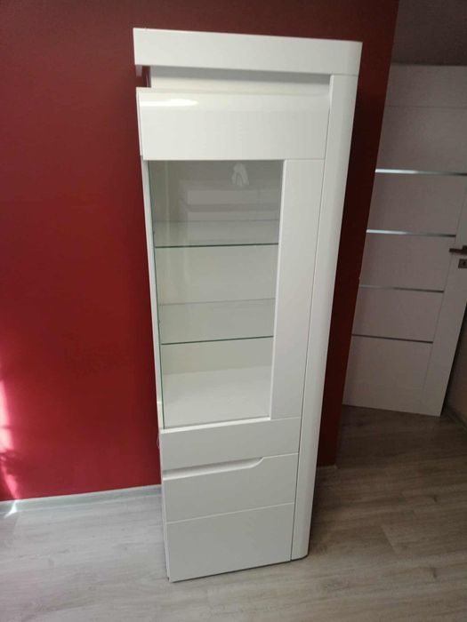 Witryna szklana jak nowa Agata meble