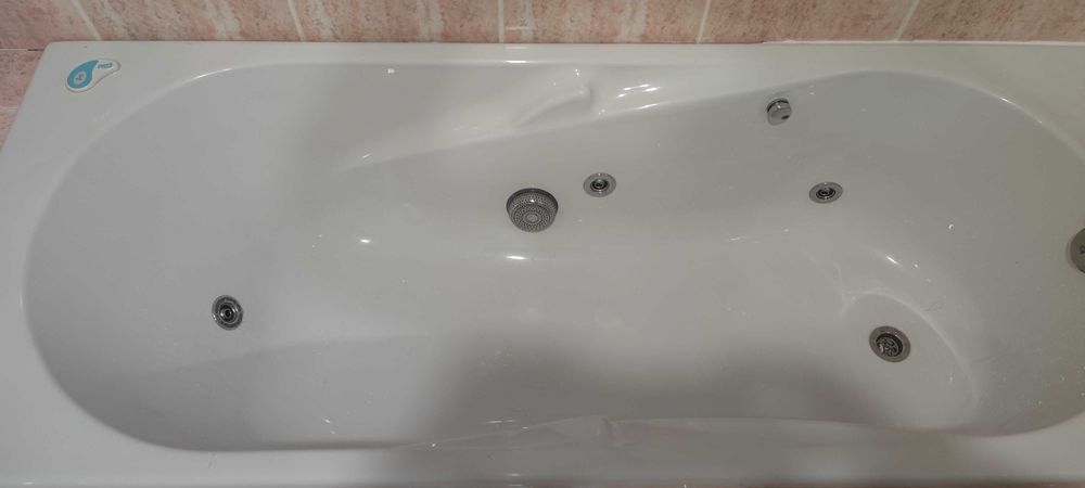 Para desocupar, Banheira Grande hidromassagem marca Roca