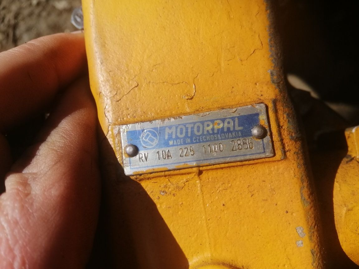 Паливний насос zetor