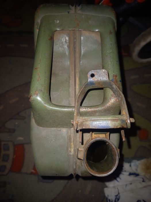 Kanister na paliwo niemiecki