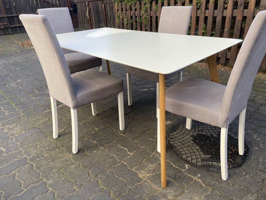 Stół z krzesłami, dowoz