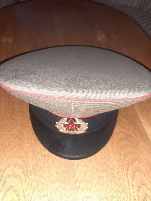Военная фуражка с кокардой из СССР