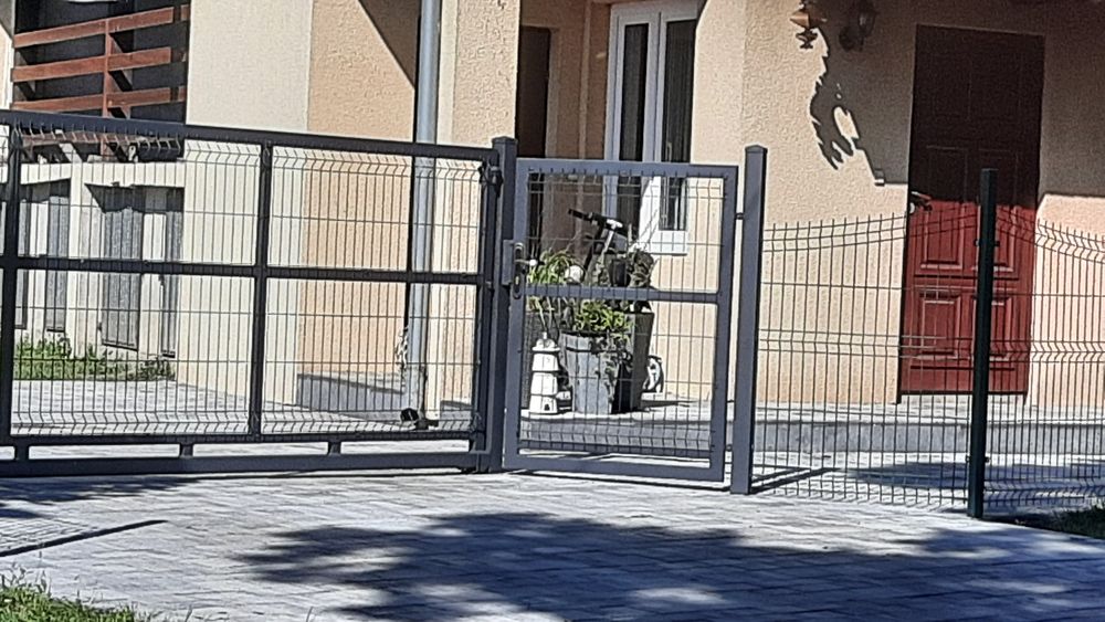 Okazja                           Brama przesuwna ze słupami (furtka)