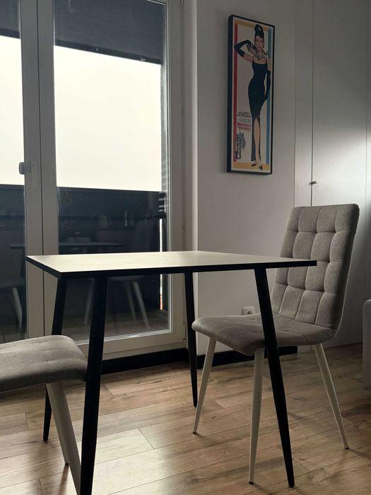 Stół Saldes BRW 80x80 biały / czarne metalowe nogi – stan bdb, LOFT