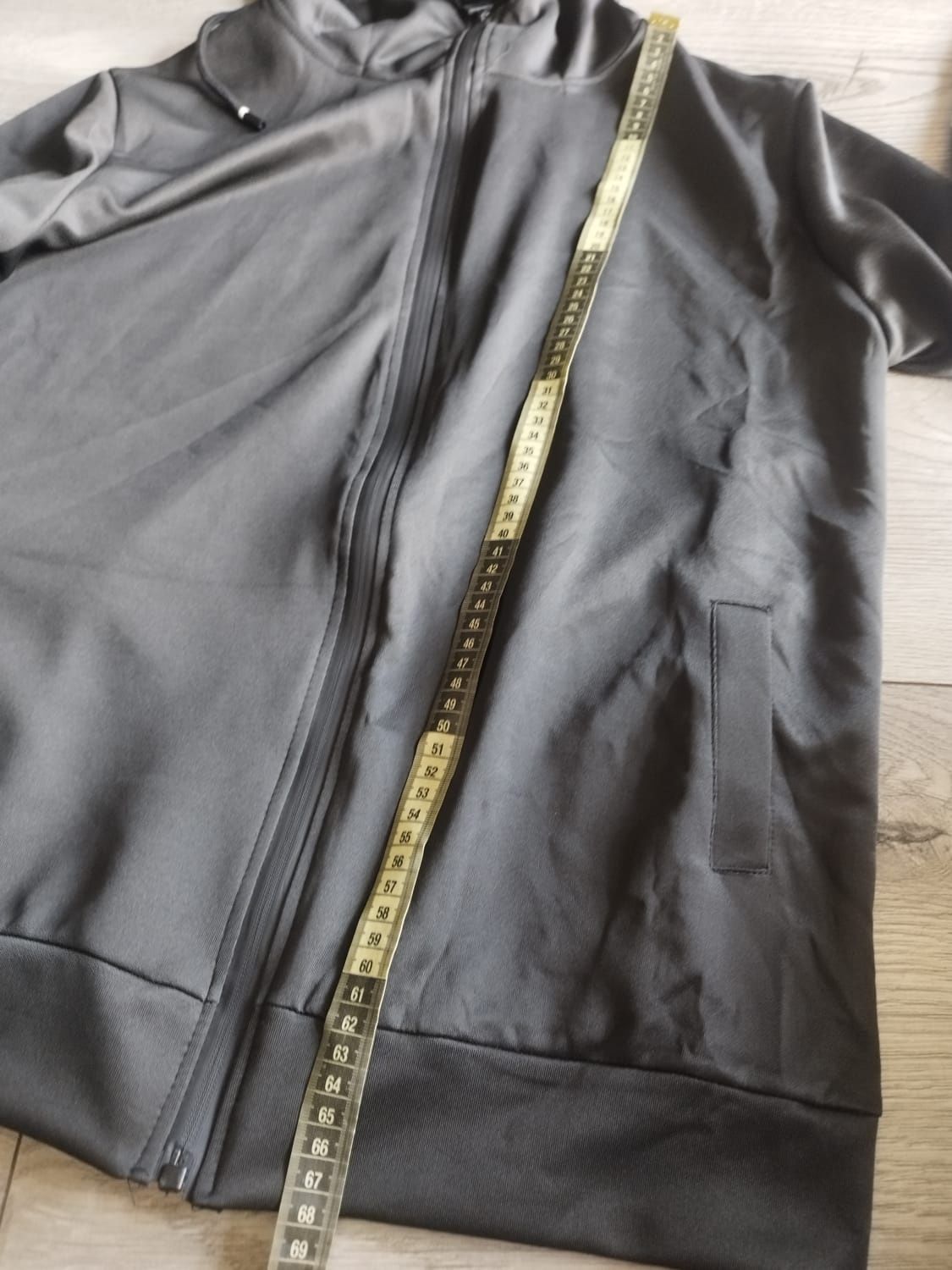 R.XL czarny dres z modnymi białymi paskami