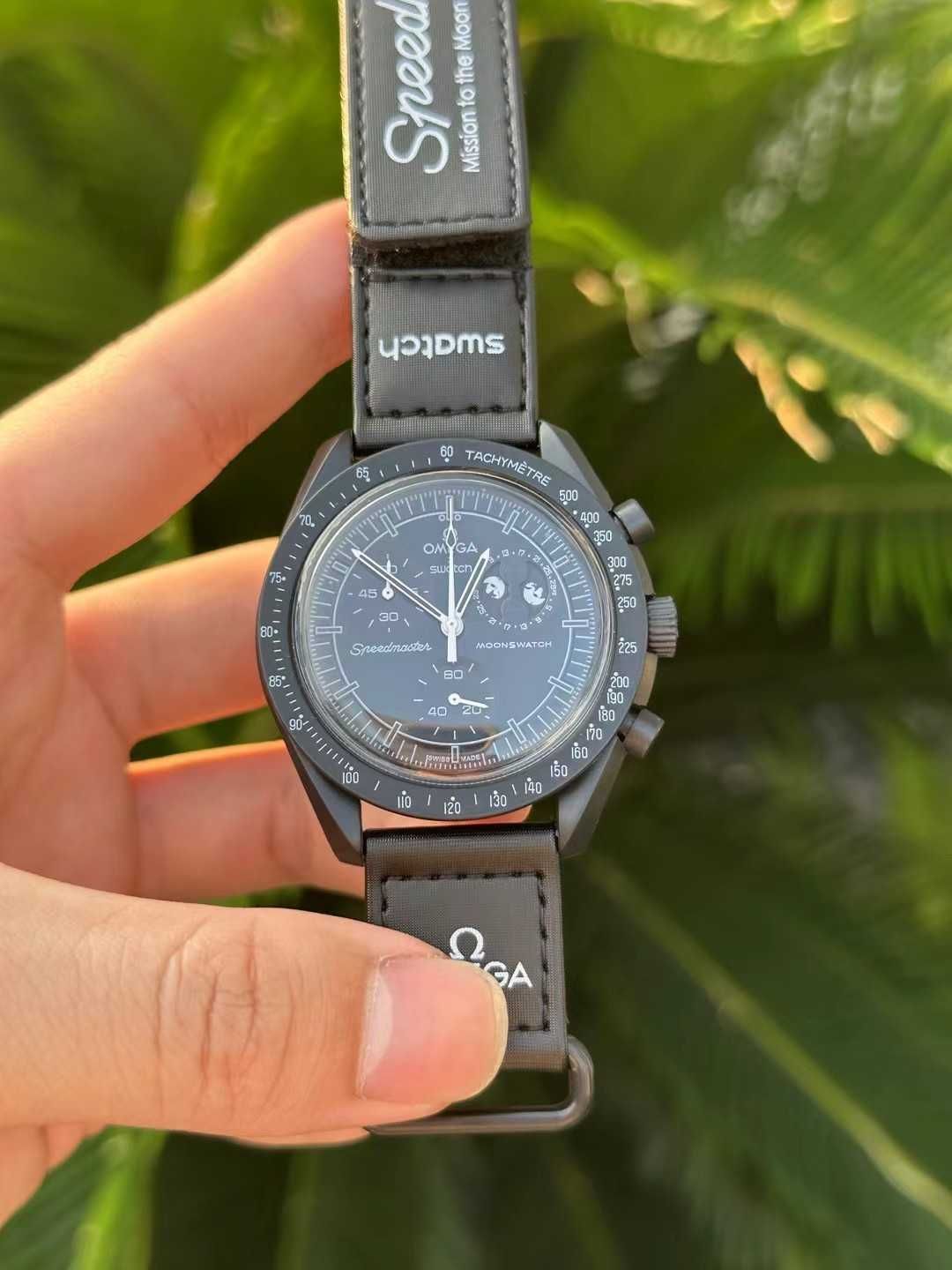 Omega x Swatch - Misja Faza Czarnego Księżyca Snoopy - SO33B700 412