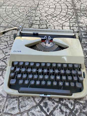 Maquina de escrever manual OLIVA