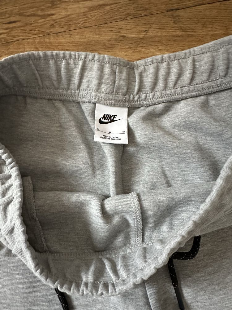 Оригінальні штани Nike tech fleece Sportswear M size