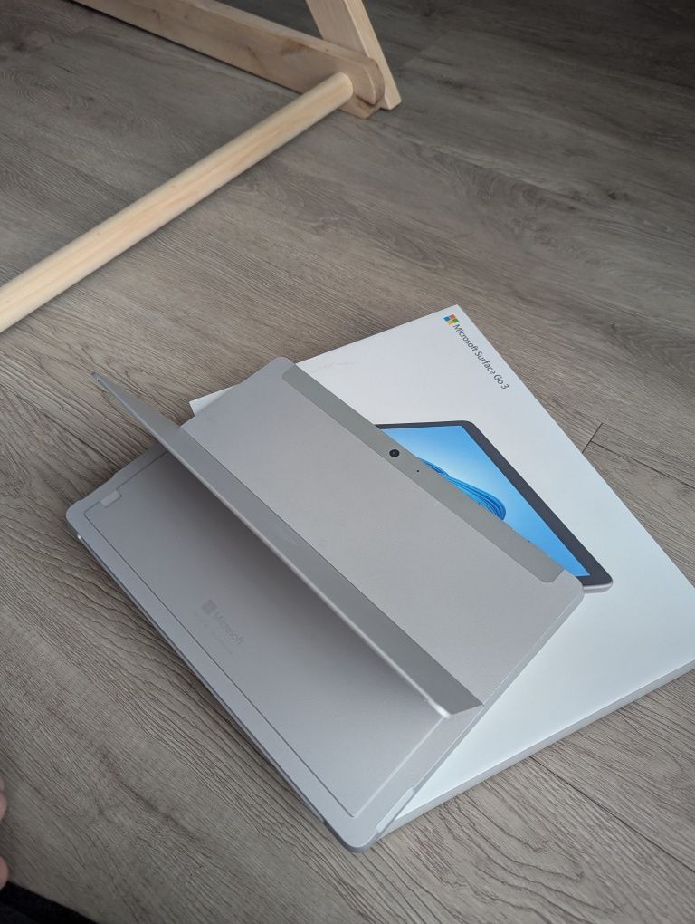 Microsoft Surface GO 3 Pentium Gold 6500Y 4/64gb (тріщина)