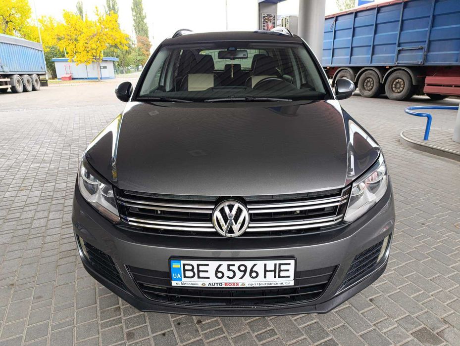 Volkswagen Tiguan 2016 року 2.0 л./бензин