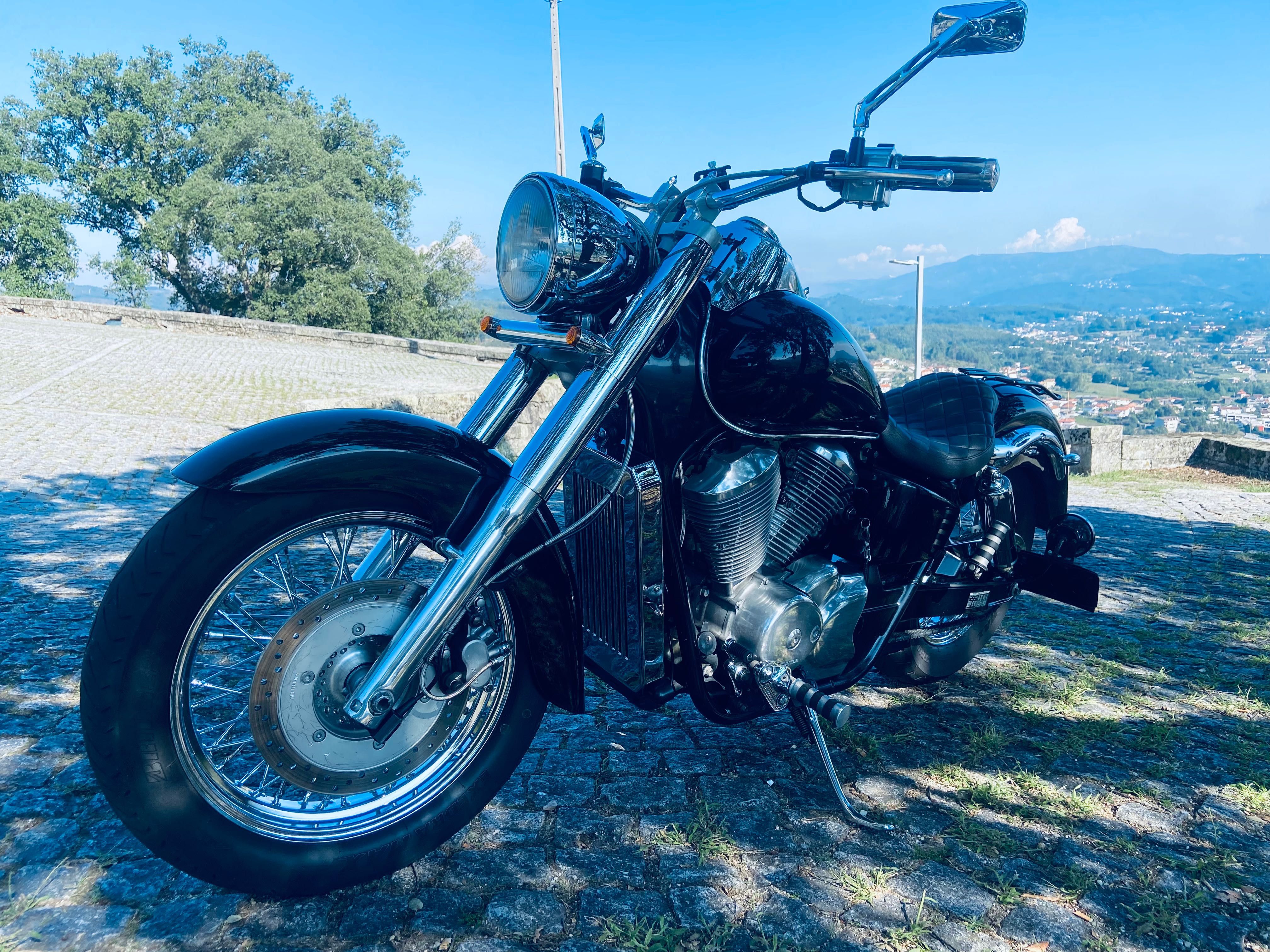 Honda Shadow 750.
