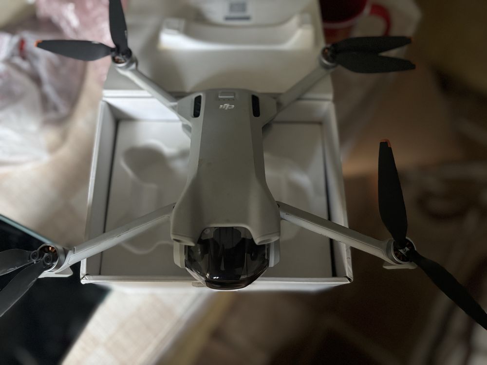Квадрокоптер DJI Mini 3