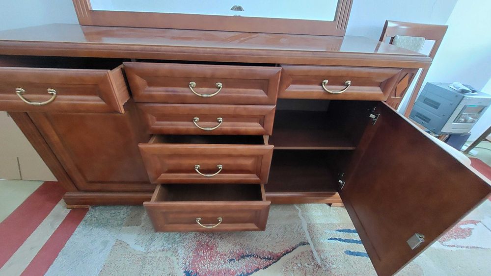 Komoda z lustrem firmy Mikołajczyk