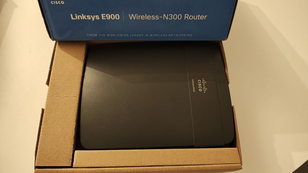 Linksys E900-EE (802.11b/g/n 300Mb/s)