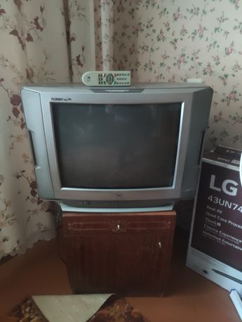 Телевізор LG с пультом