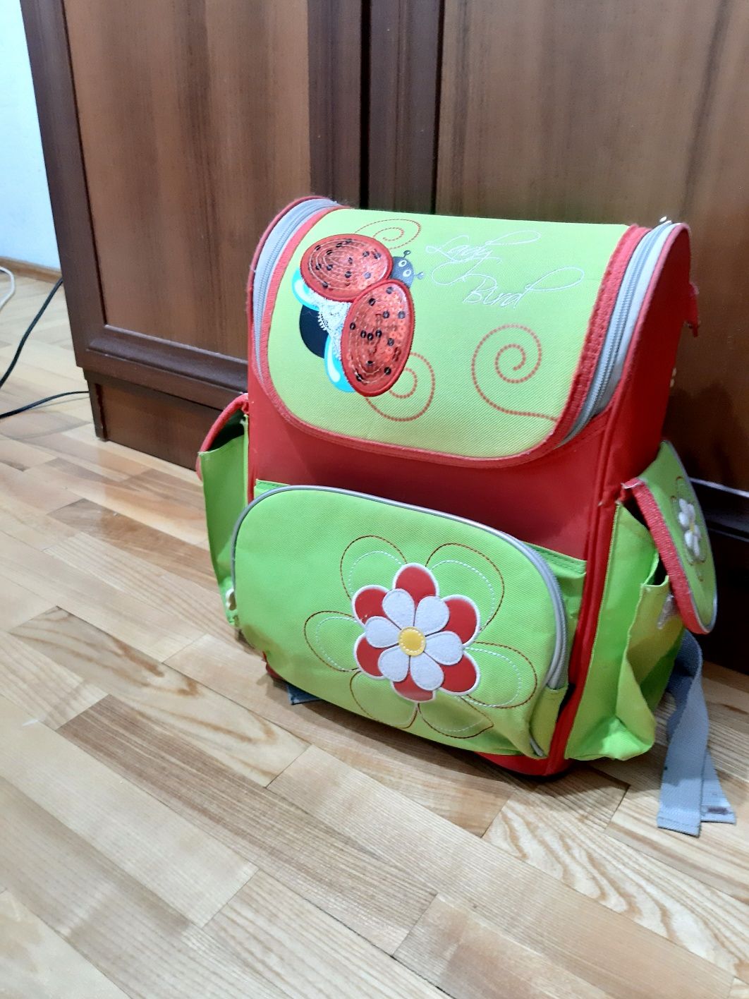 Школьный рюкзак, портфель