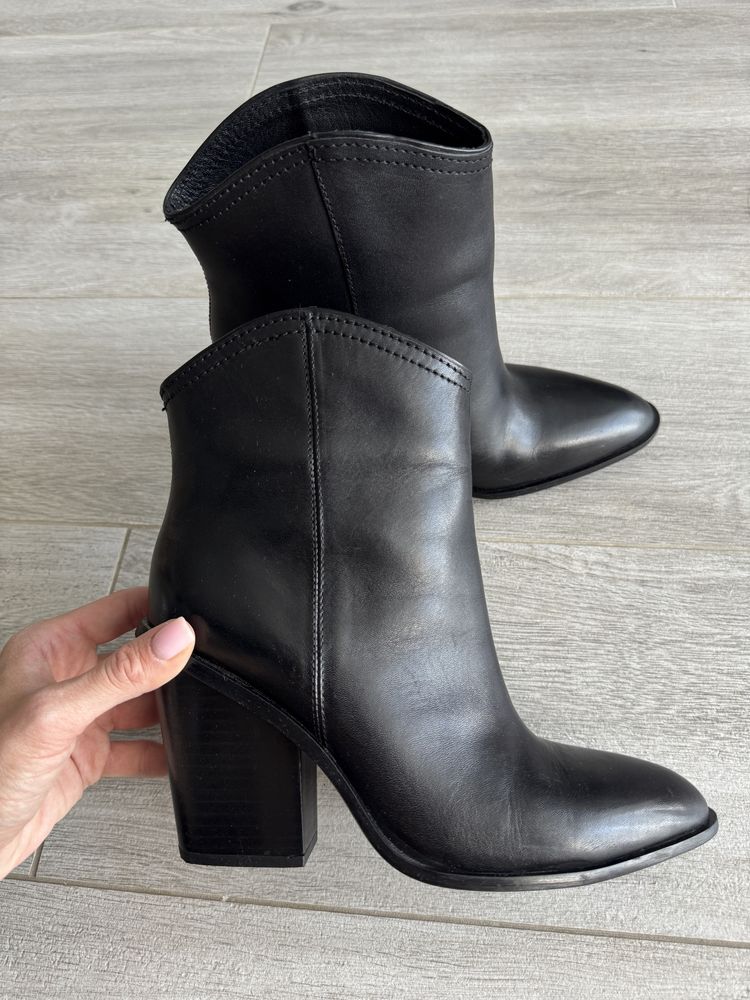 Шкіряне взуття Zara