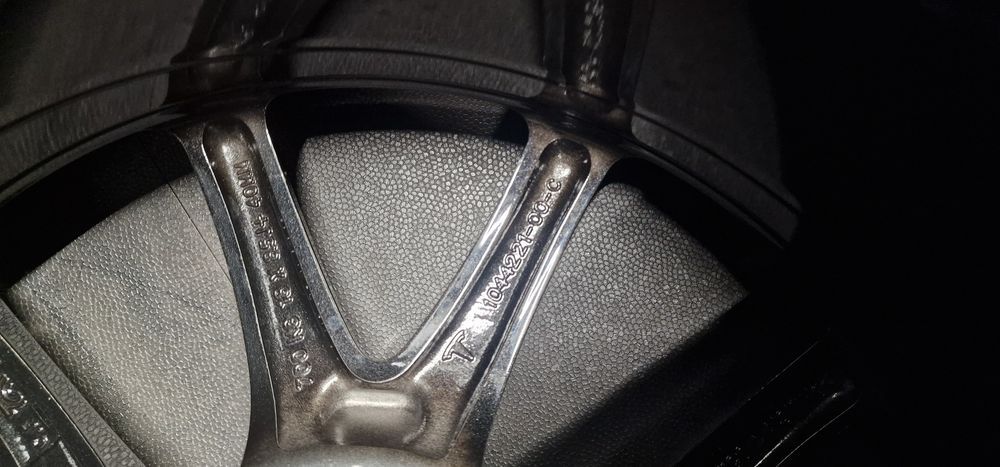 Koła zimowe TESLA 3  Pirelli Sottozero 235 45 R18